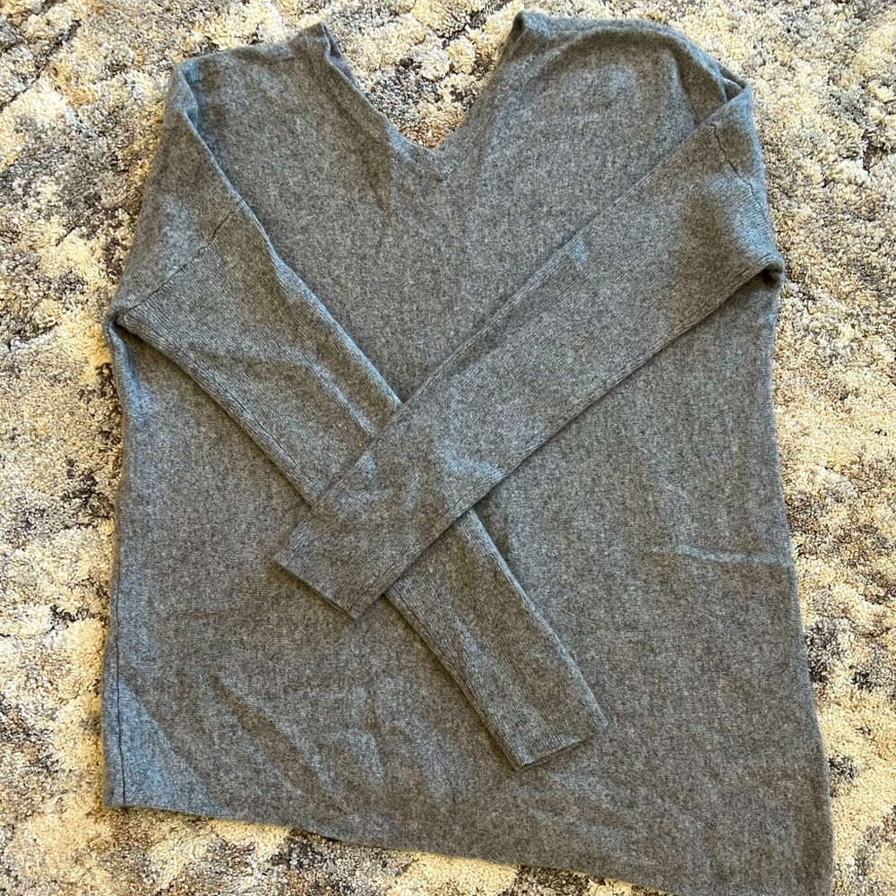 Saks Fifth Avenue cashmere ladies grey sweater. Size medium. Runs smaller.